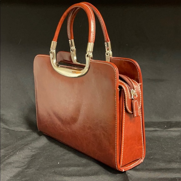 Gucci Red Leather Handbag with Matching Wristlet - Picture 4 of 6